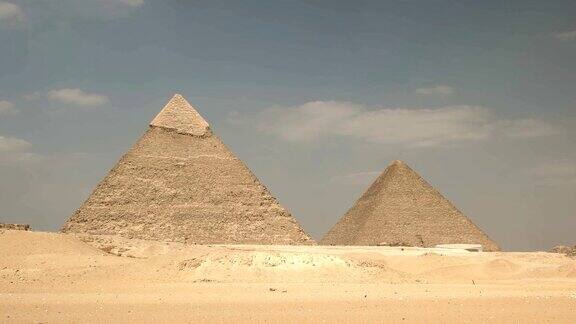 埃及开罗附近吉萨的胡夫和哈夫拉金字塔