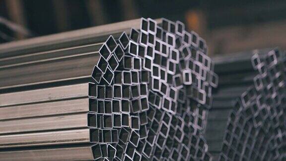 正交型钢管金属板材清洁金属仓库金属型材成排堆放