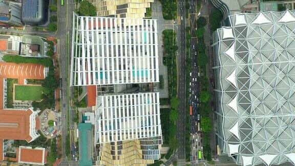 白天时间新加坡城市中心大楼屋顶交通街道空中俯视图4k