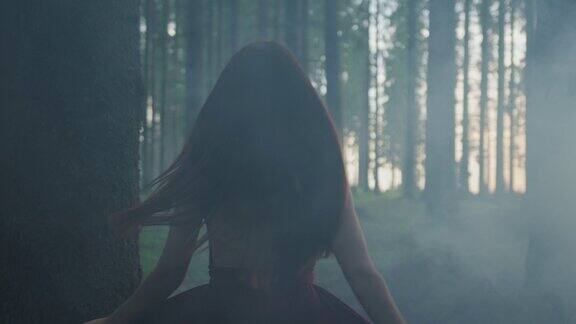 迷雾森林里的女孩