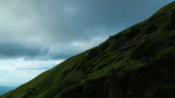 武功山高山草甸和云朵