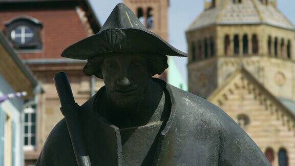 德国施佩尔的朝圣者雕像