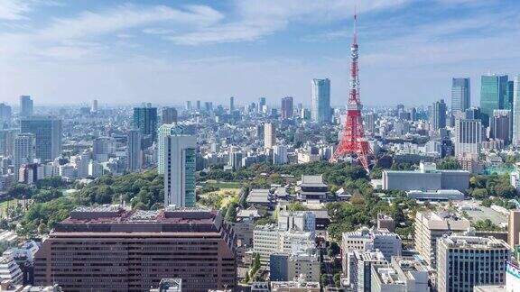 东京塔时间推移与晴朗的天空
