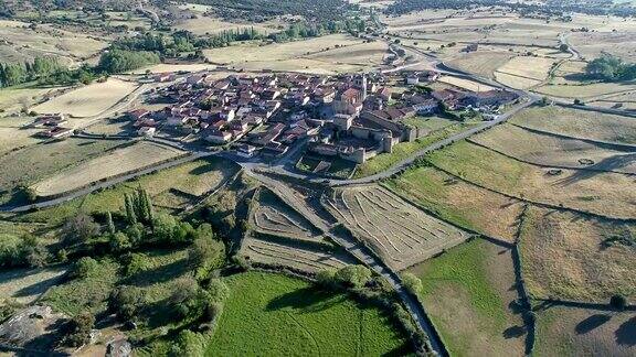 西班牙中世纪村庄BonilladelaSierra_Spain的航拍视频