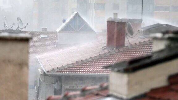 安卡拉市内下着倾盆大雨