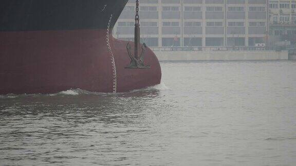 空货船在黄浦江航行大船船头特写180帧秒慢镜头