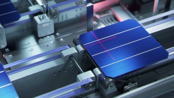 传送带上的太阳能电池正在测试中先进工厂太阳能电池板生产工艺