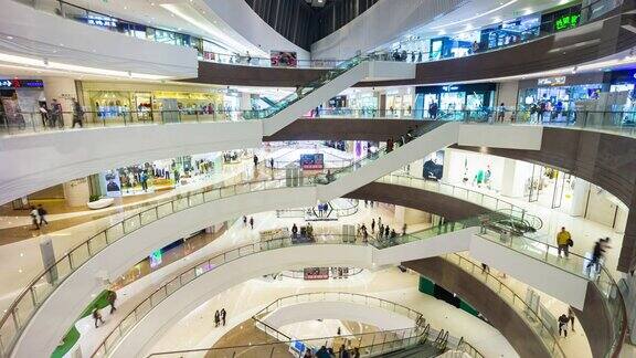 著名的青岛市区拥挤的商场主厅时光流逝全景4k中国