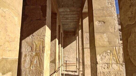 卢克索(埃及):哈特谢普苏特的太平间神庙也被称为Djeser-Djeseru是位于埃及上的古埃及的太平间神庙