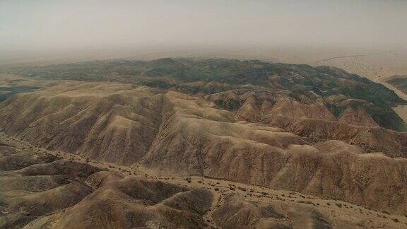 中国新疆戈壁沙漠鸟瞰图