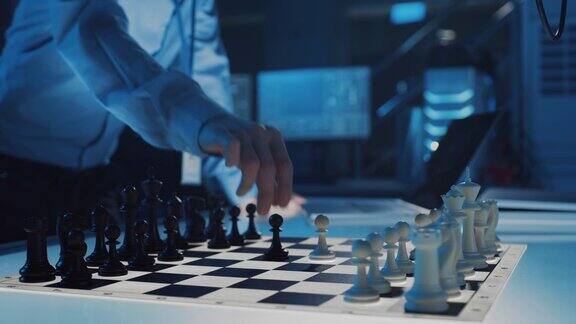 近距离拍摄人工智能机械臂与人类下棋