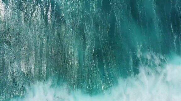 马尔代夫海岸的印度洋上的浪花