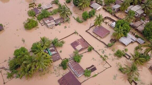 航拍被洪水淹没的村庄