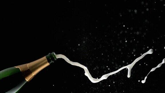 香槟噼啪作响气泡喷溅的SLOMO