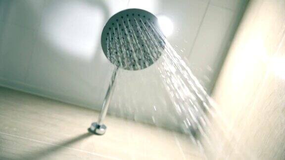 带流动水的淋浴喷头