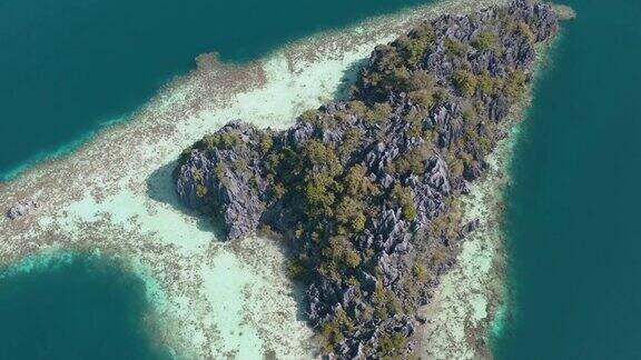 双礁湖鸟瞰图在科伦岛巴拉望菲律宾
