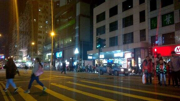 香港街道繁忙的行人过街夜