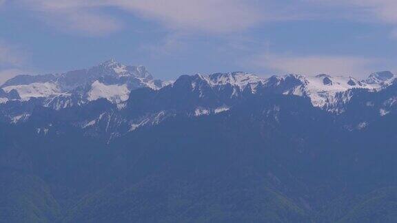 瑞士阿尔卑斯山脉雪峰的美丽风景