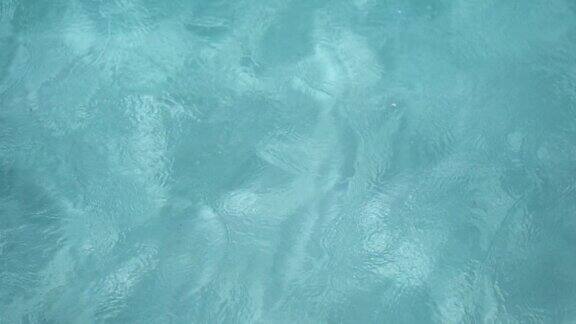 碧绿的海水