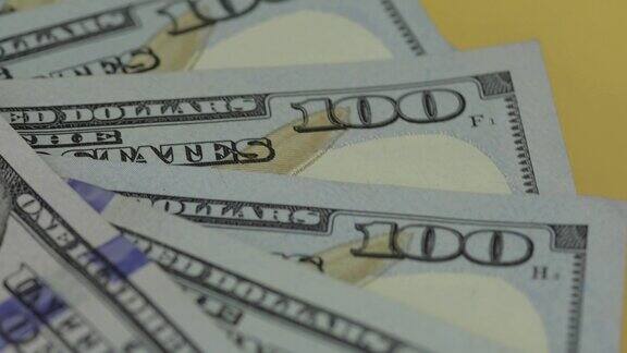百元美钞在旋转特写镜头美元钞票背景