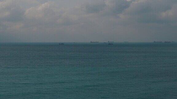 海景远处有船
