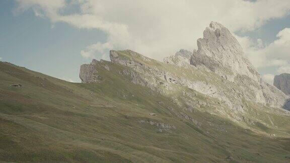 白云石上最具标志性的户外景观:塞塞达