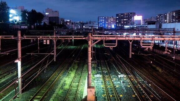 日本东京的火车线路到车站的时间流逝