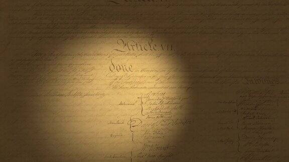 一束光在美国宪法页面上移动的4K高清视频