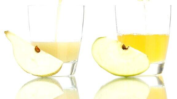 梨子汁和苹果汁倒进白色背景上孤立的玻璃里
