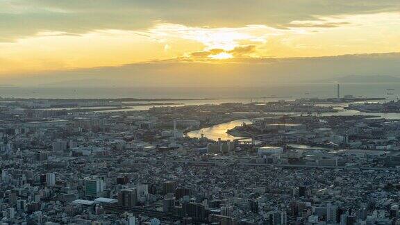 日本大阪市的日落延时俯视图