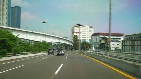 白天时间雅加达城市交通街道出租车公路旅行到机场前全景4k印度尼西亚