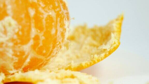 剥去皮的橙子