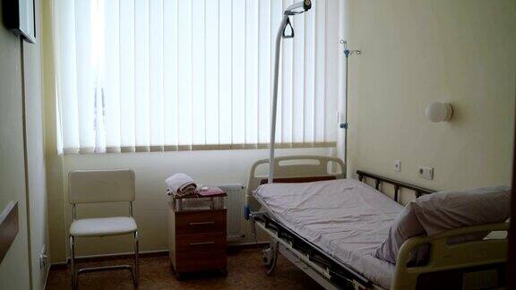 空病房有可调节的单人床