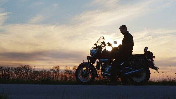 斯坦尼康镜头:大旅行上的摩托车