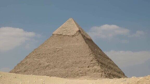 放大吉萨的哈夫拉金字塔