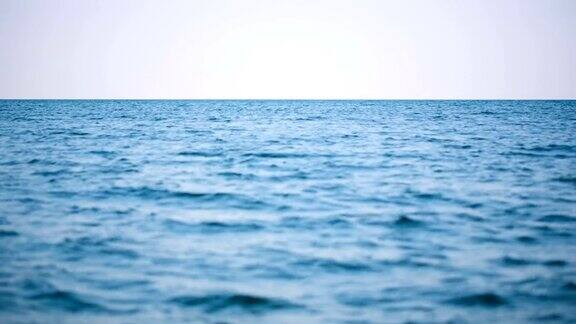 看海洋和地平线