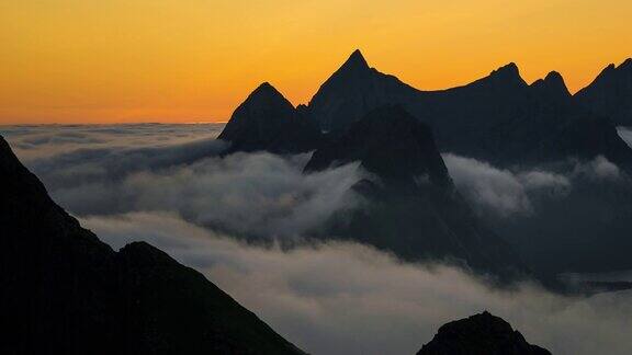 挪威罗浮敦岛夏季午夜太阳莱内布林根山