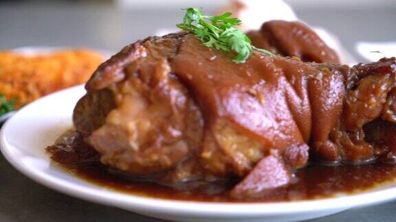 肉汤炖猪腿