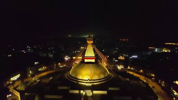 尼泊尔博德纳斯塔的夜间无人机视角