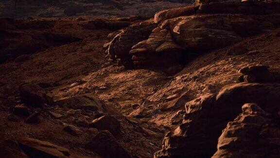 日出时美丽峡谷的如画全景三维逼真的可视化美丽的山脉和岩石