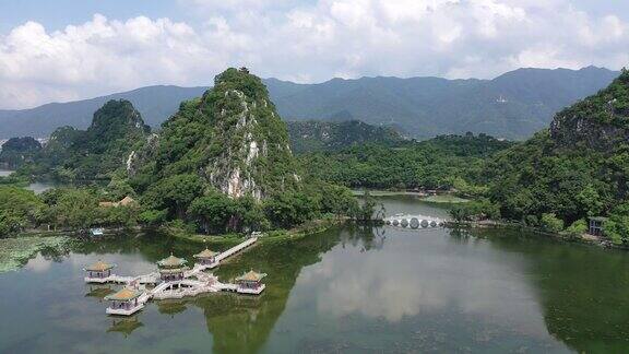 广东省肇庆市的七星洞风景公园以星湖和七峰为中心