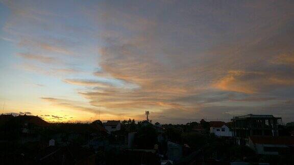 日落天空巴厘岛sanur地区酒店屋顶全景4k印尼