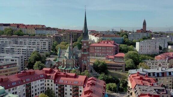 瑞典哥德堡城市全景无人机的轨道鸟瞰图