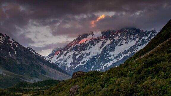 在库克山胡克山谷日落的时间流逝库克山国家公园坎特伯雷新西兰缩小