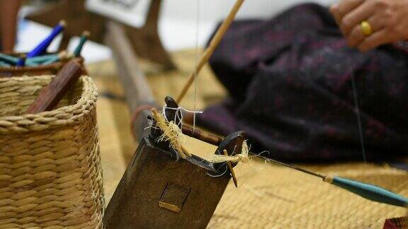 为传统丝绸布料织造丝绸