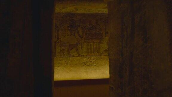 埃及阿布辛贝神庙墙上的一些象形文字