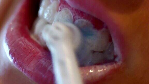 刷牙(慢动作)