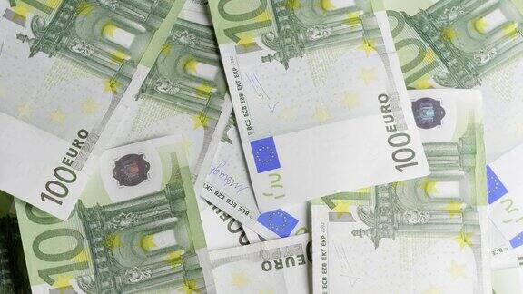 一百张欧元钞票在流通