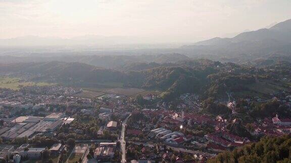 可爱的绿色小镇Kamnik