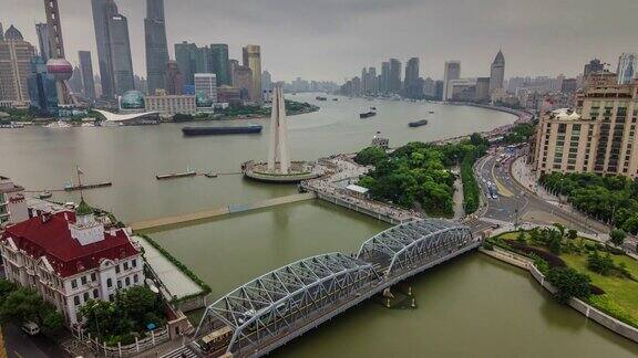 中国上海下雨天河湾交通河桥航拍全景4k时间推移